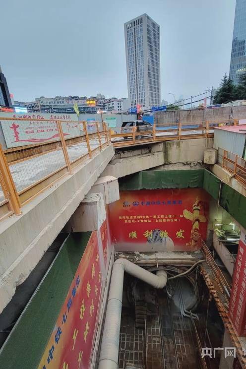 新春走基层贵州贵阳轨交3号线大营坡站即将完工