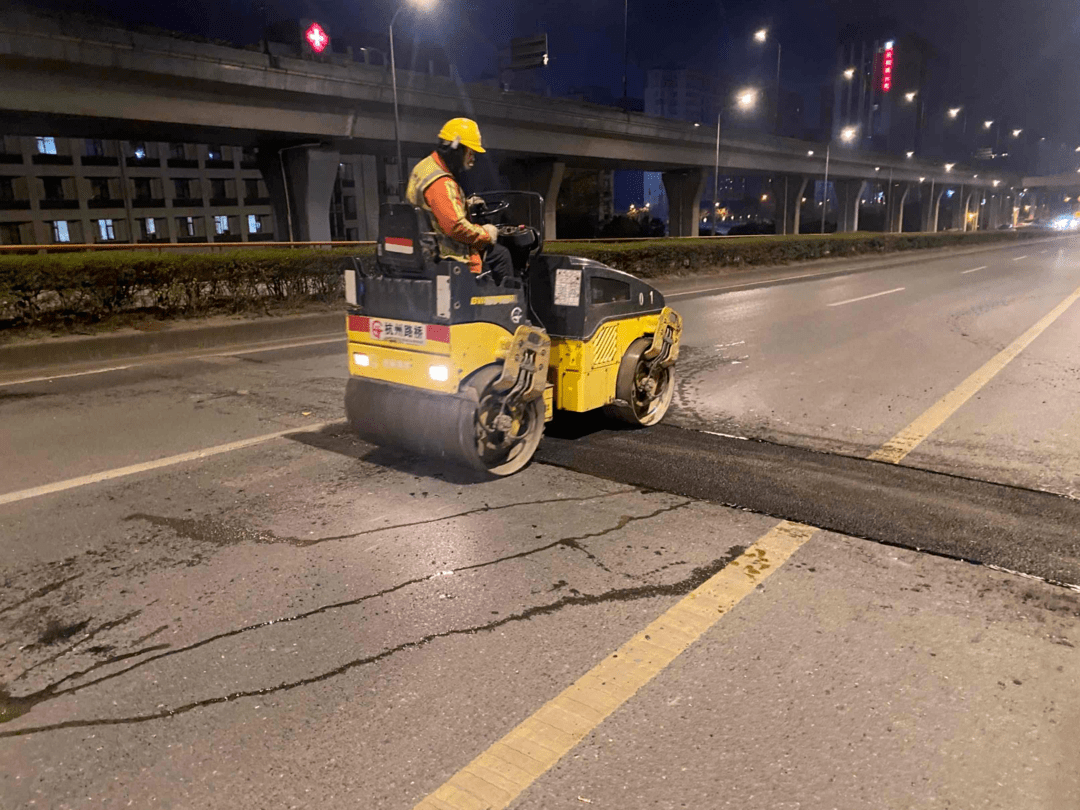 沥青路面啃边图片