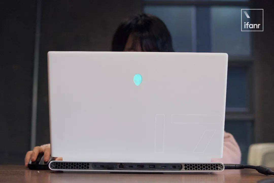 Alienware X17 体验：50000 元的外星人顶级游戏本，除了超强性能还有什么？