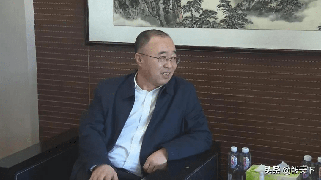 赵新明春节前走访慰问企业和专家人才