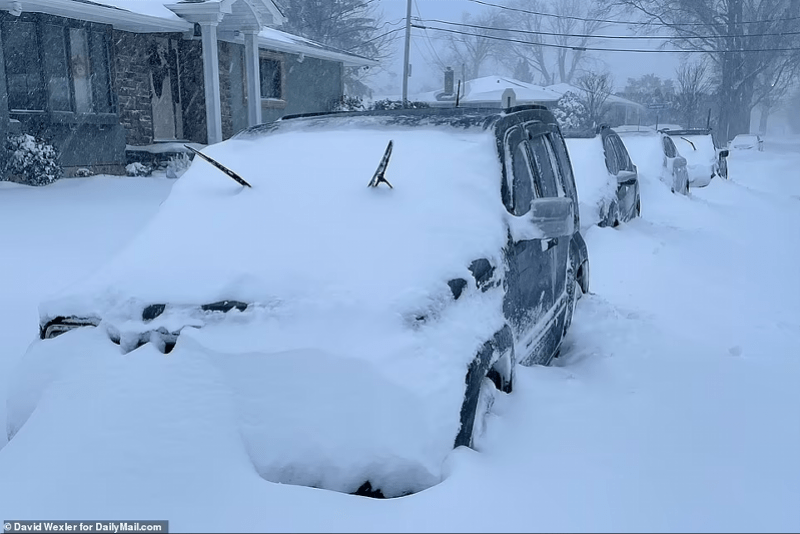 美國東部遭「炸彈氣旋」襲擊，積雪近1米，6000航班取消 國際 第2張