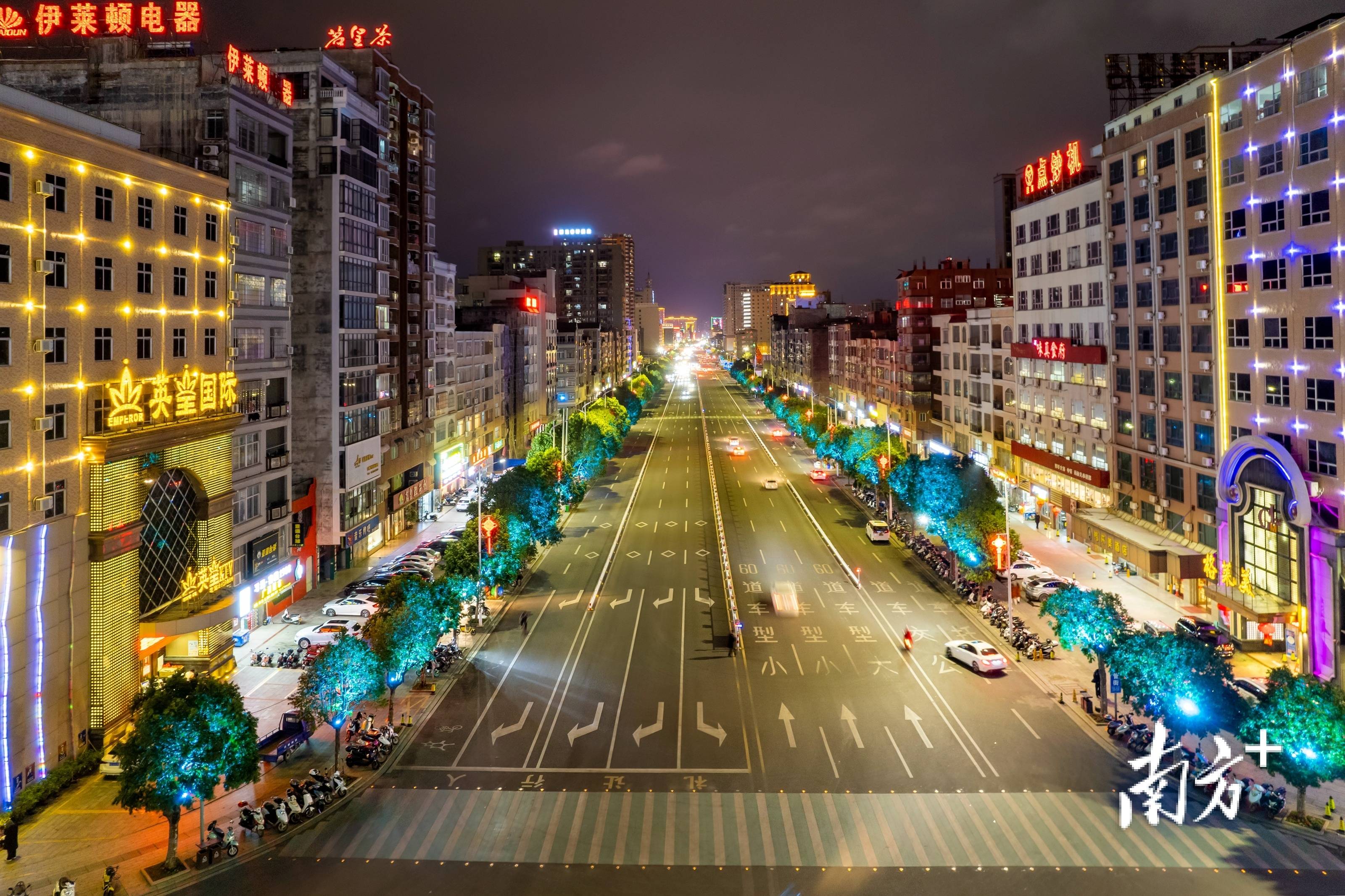 廉江城市夜景美化工程正式亮灯这些路段更美了经过你家吗