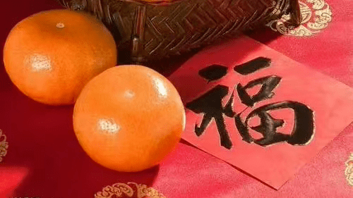 生活在华南地区的人出门拜年前,都会带上大包橘子,每走一户亲戚,就要
