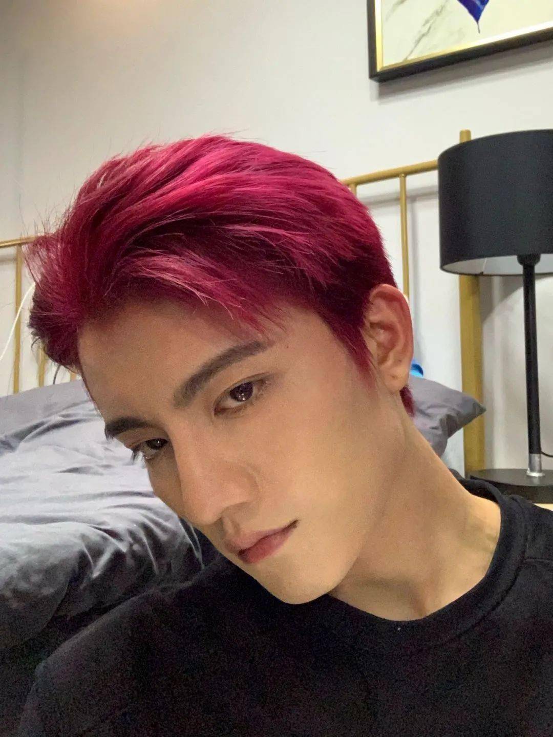 在家怎么自己染头发男生 d6e966031fce49aa9a1528529bea2525.jpeg