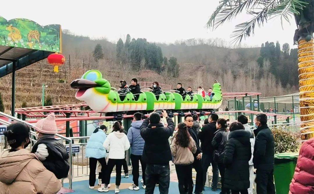 科技带来的无穷魅力,可以漫步在栈道赏村景,可以在游乐城带着孩子重拾