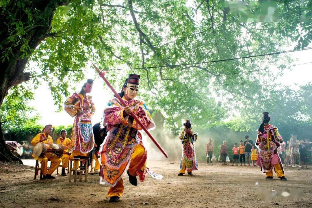 跳岭头-施国辉摄春牛舞灵山春牛舞历史源远流长,演出都是在每年春节
