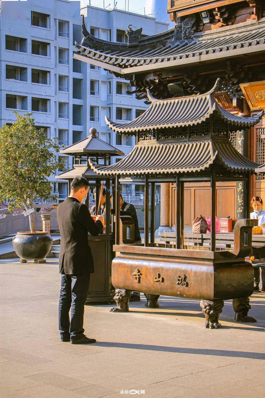 厦门|再冷下雨天，也挡不住厦门人拜拜！南普陀求平安、仙岳山求姻缘...春节祈福，厦门寺院哪家灵？