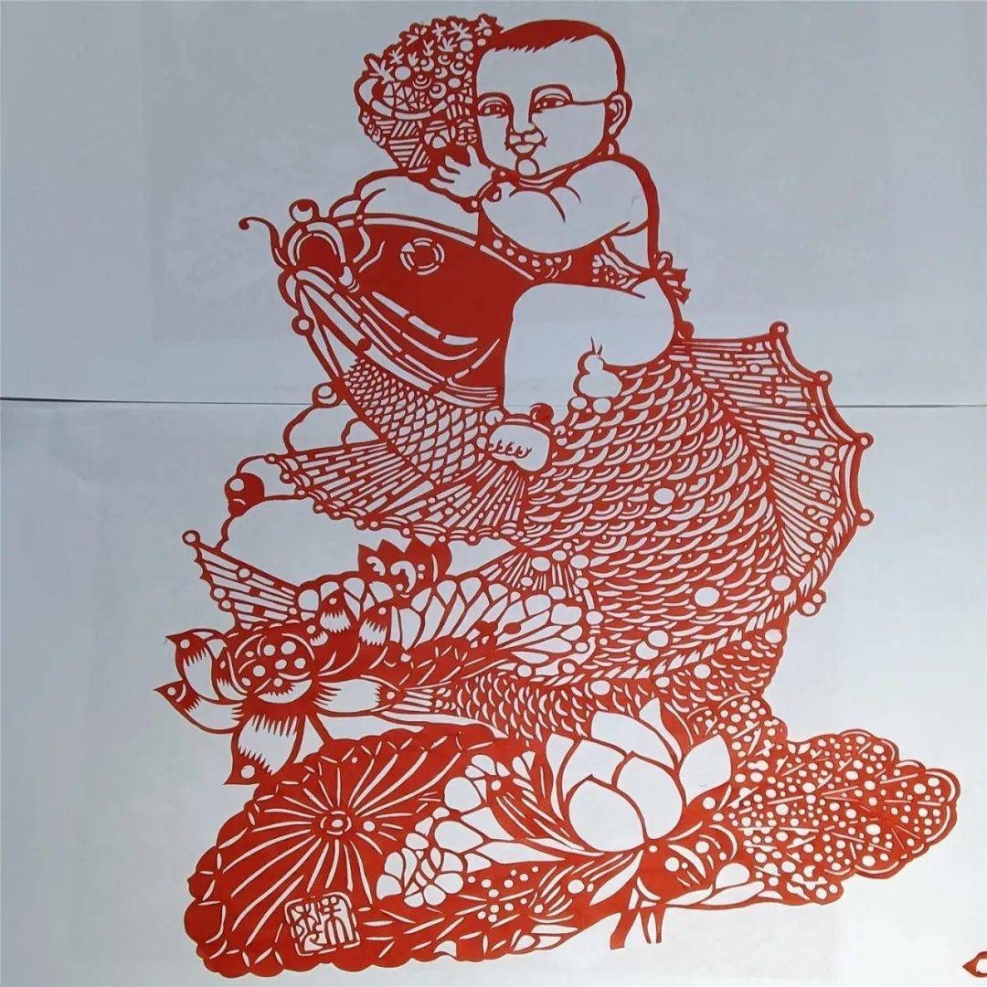 《鱼戏莲》是第二批国家级非物质文化遗产项目剪纸(瑞昌剪纸)代表性