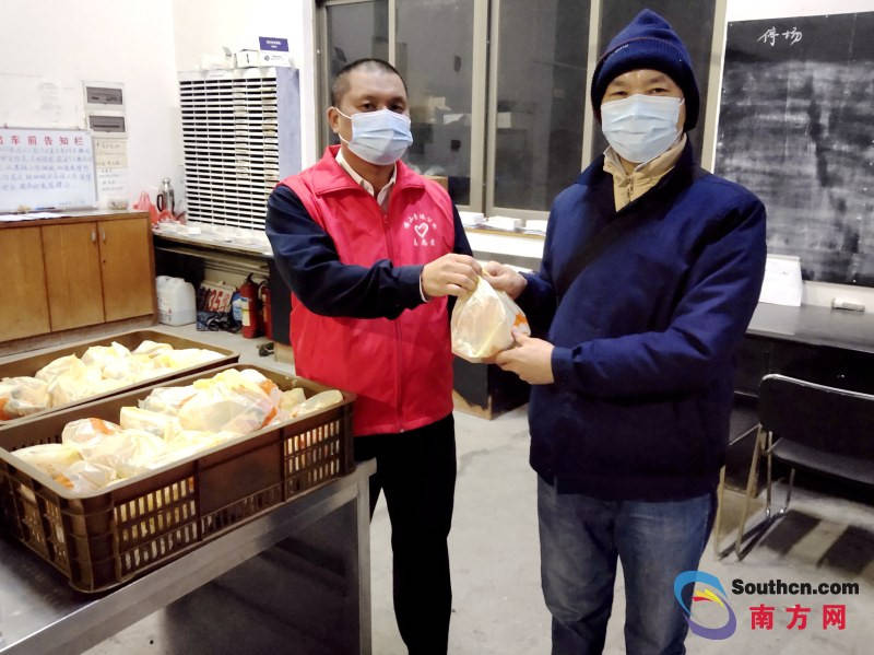 李庆德|暖心志愿服务!佛山粤运公交驾驶员吃上了“新春爱心早餐”