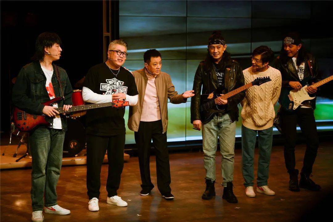 北京台春晚舞台小柯老师献唱钟鼓楼来线下看小柯老师出演音乐剧西大钟