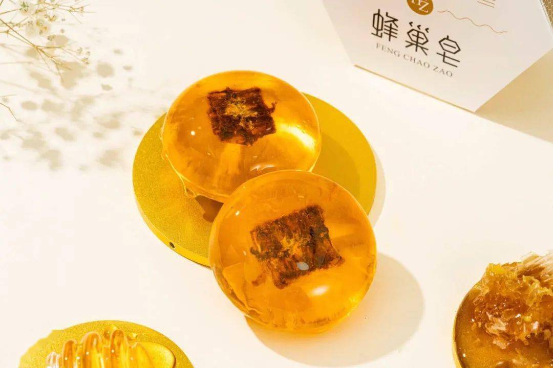 蜂巢不用洗面奶也可以把脸洗干净!用它也能搞定脸上的脏东西