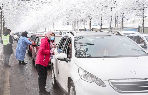 大年|迎冬奥过大年|重庆武隆20cm厚雪点燃游客热情