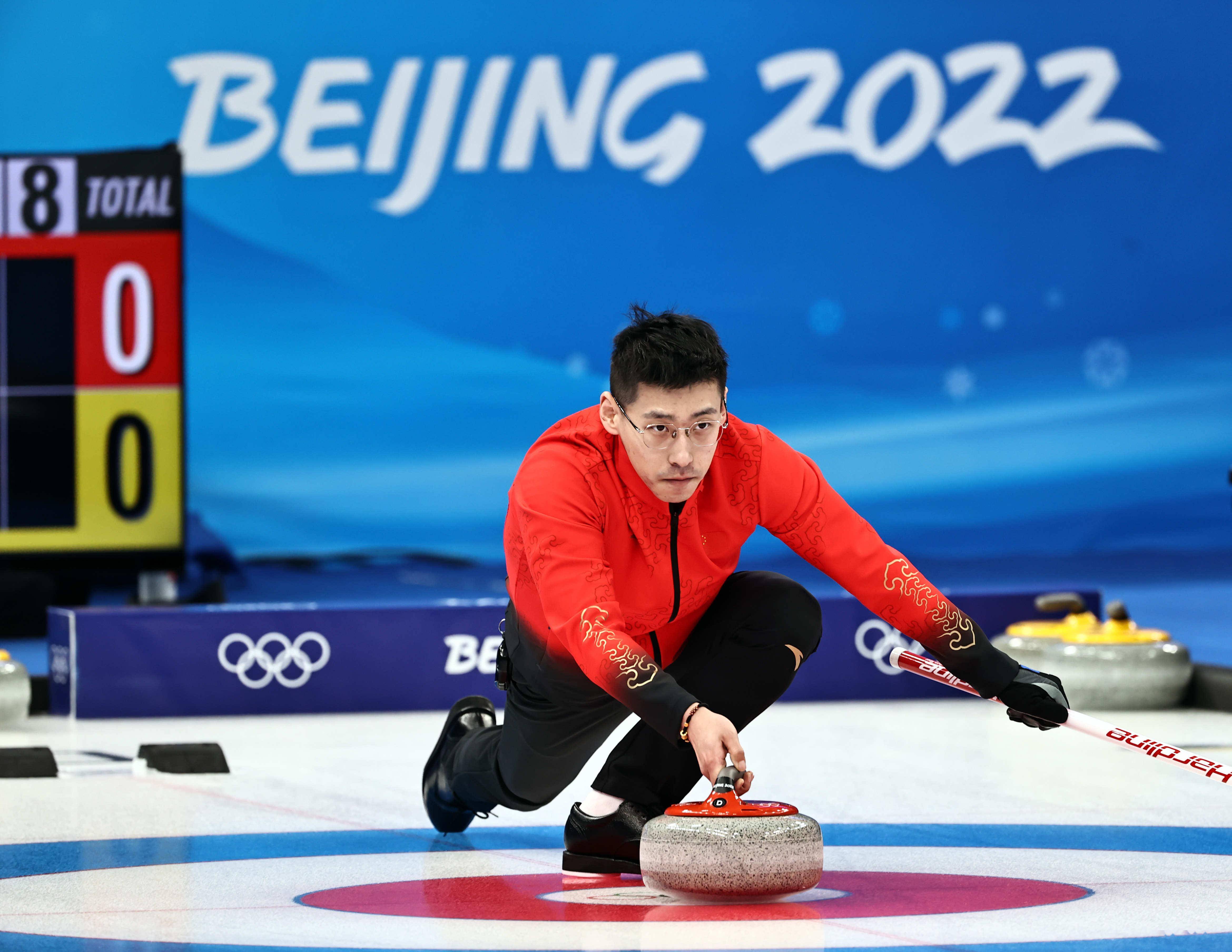 文质彬彬却一身肌肉凌智完美诠释又帅又能打