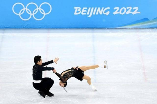 中国|北京冬奥花滑团体赛双人滑短节目比赛上，葱桶组合得创纪录82.83高分