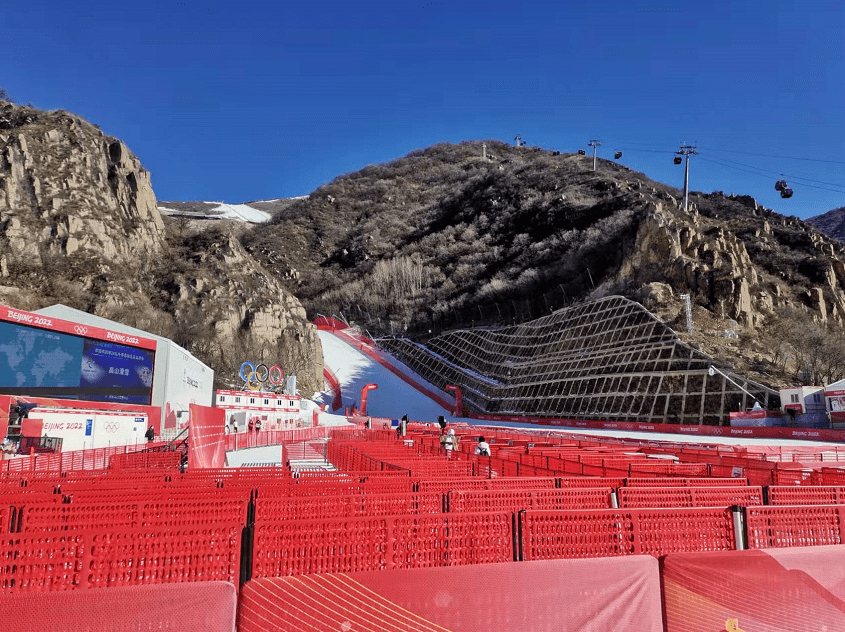 冬奥会|眼镜都冻得结冰！高山滑雪“先锋官”带您体验高山滑雪中心