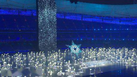 与演员表演完美融合！冬奥会开幕式上的巨大地屏是触屏吗？ 答案来了