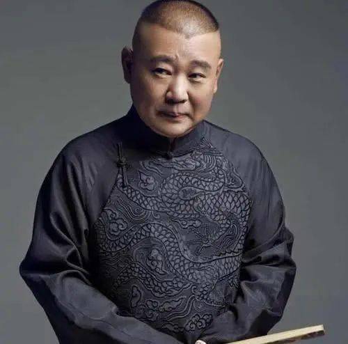 韦唯父亲韦唯晒混血长子20岁生日照片墨镜遮面帅到爆