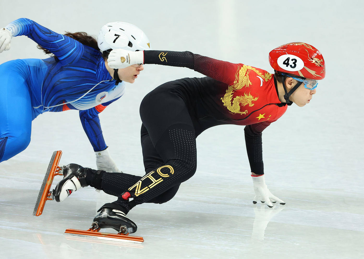 选手|王者之师开门红！范可新领衔3人晋级短道速滑女子500米1/4决赛