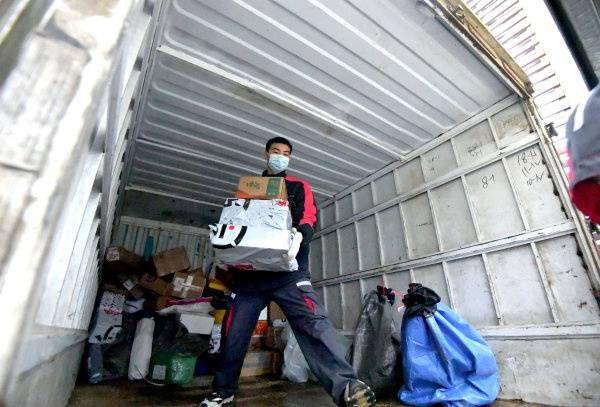 顺丰速运快递小哥 dd9eaa185e364f5b9f19425c23d0f83c.jpeg