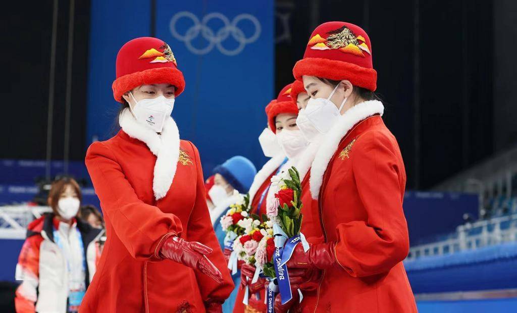 中国冬奥会颁奖服图片