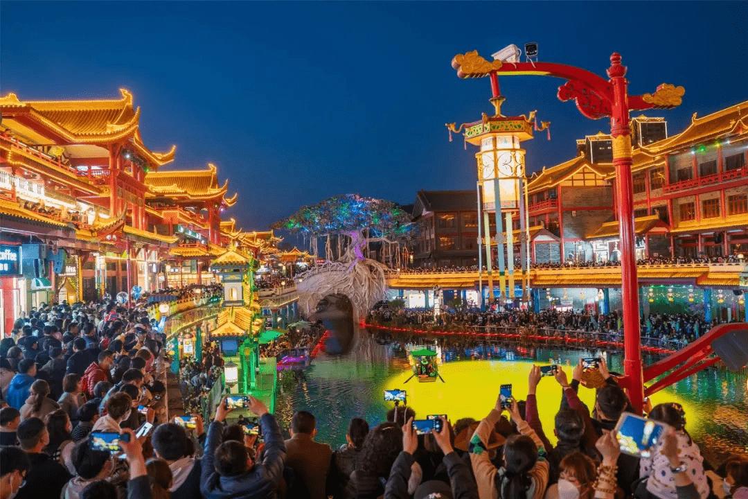 西嶺雪山,曾家山滑雪場單日接待遊客量創新高_旅遊_活動_文化