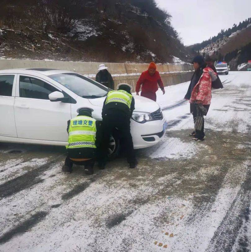 【春节我在岗】一路有警相伴 理塘 辖区 坚守