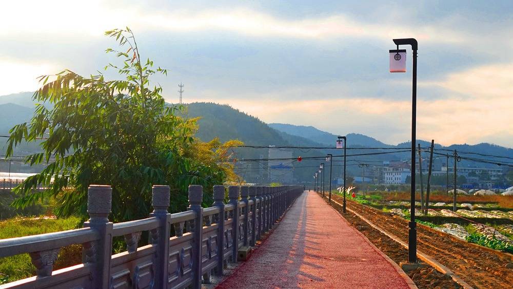 修建步道"点靓"河道 吉阳再增打卡地_休闲_吉阳镇_群众