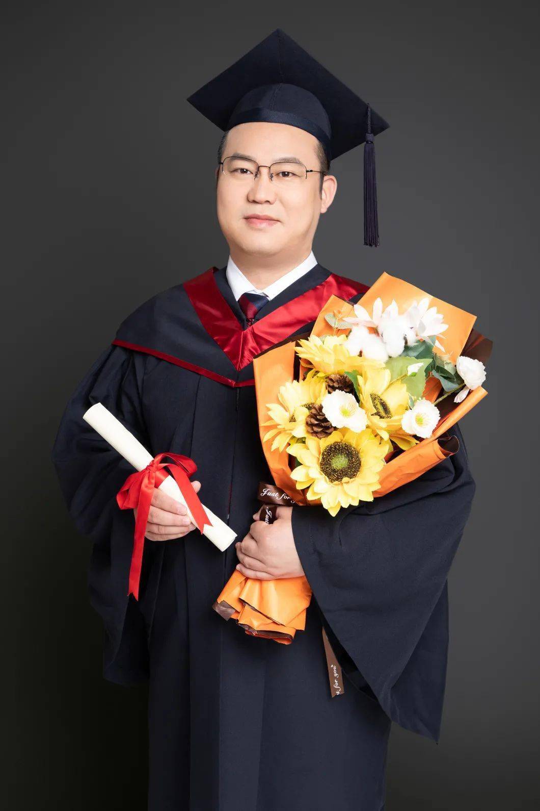 副总经理荣获优秀学业奖学金2019级研究生曾邵明毕业了,学校的学习