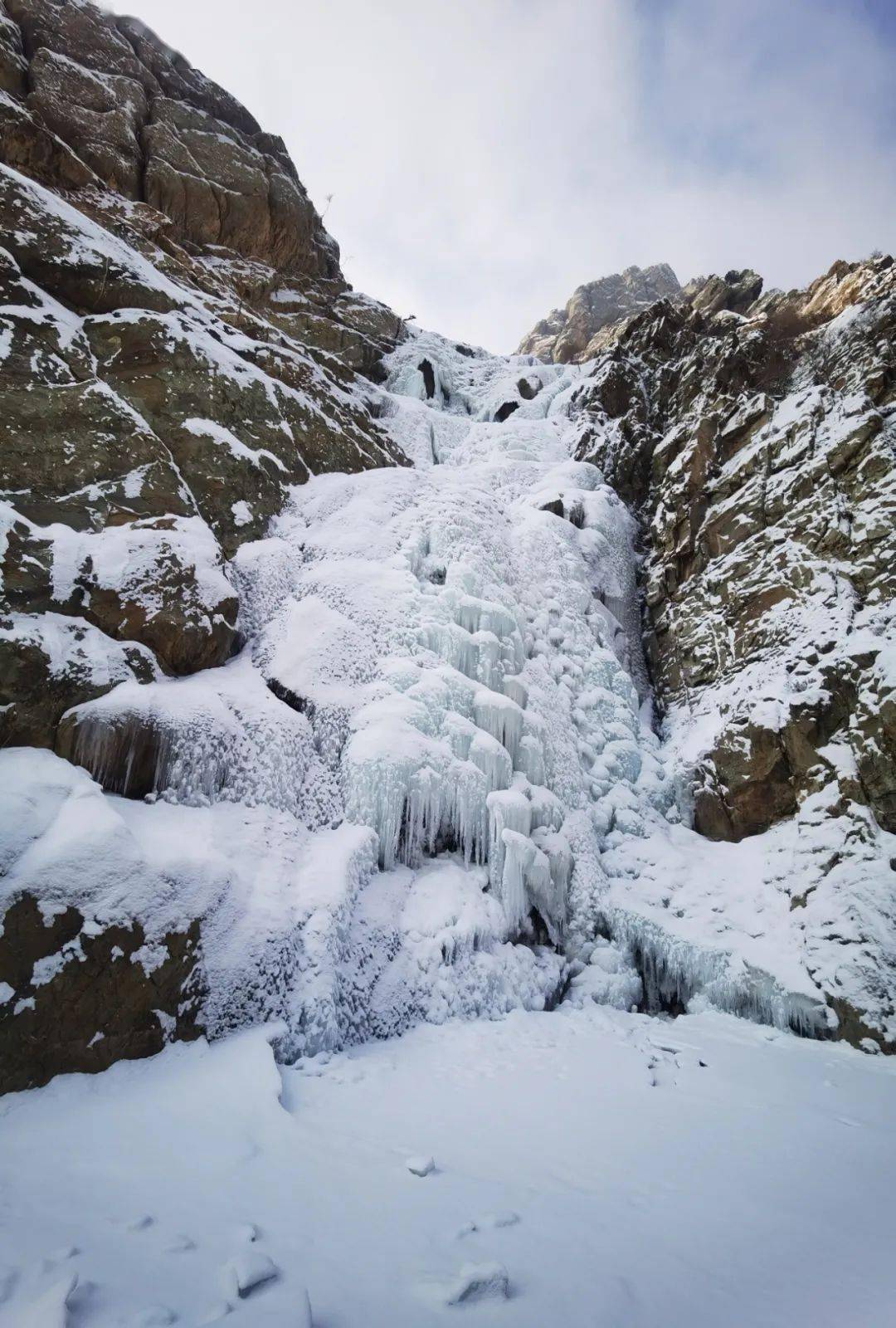 银川贺兰山雪景图片