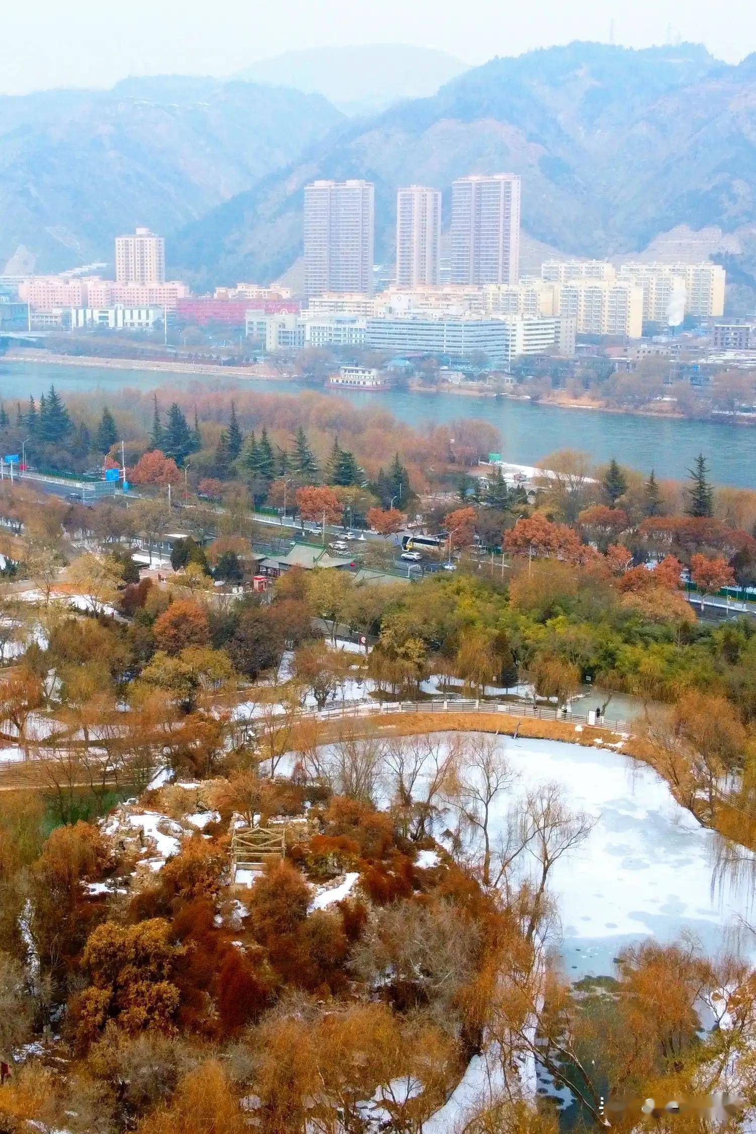 雪后的兰州小西湖公园别有一番韵味