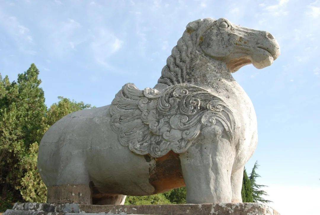 翼马▲无字碑▲述圣纪碑乾陵东南方位呈扇形分布有十七座陪葬墓