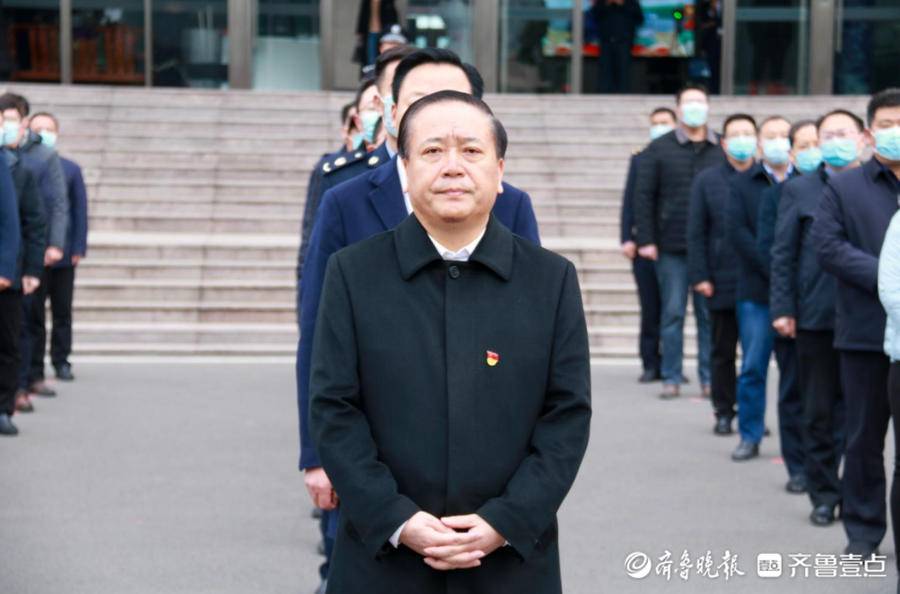 枣庄高新区国旗飘扬展初心昂扬奋进新征程