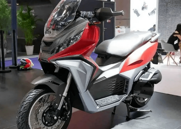 光陽racing x150↑嘉爵金錢豹adv↑三業賽博adv150↑佈雷斯通極宙adv