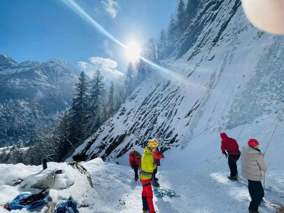 青少年|四姑娘山：攀冰玩雪 迎冬奥