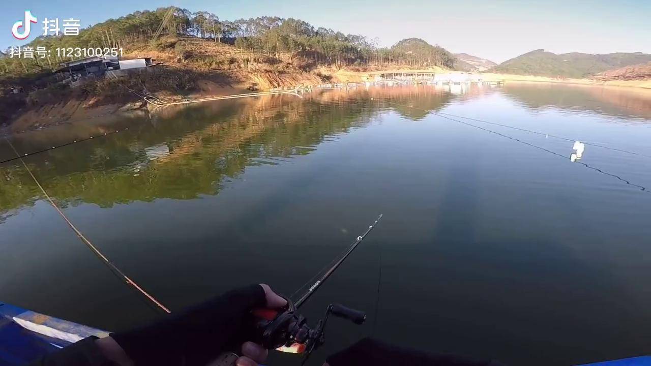 路亚翘嘴路亚钓鱼人