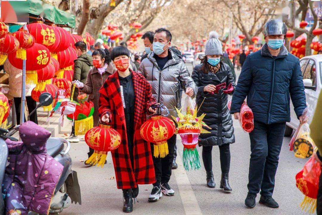我们的节日春节街市灯笼姹紫嫣红提灯送灯喜气洋洋