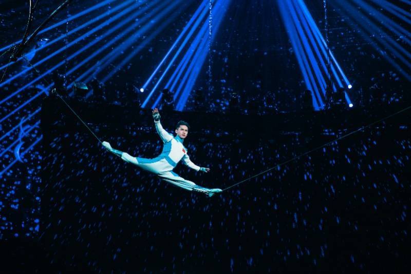 中青年|湾区春晚“太空杂技”惊艳所有人！钢丝人唐哲：我就像令狐冲