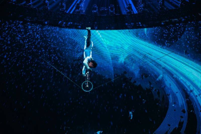 中青年|湾区春晚“太空杂技”惊艳所有人！钢丝人唐哲：我就像令狐冲