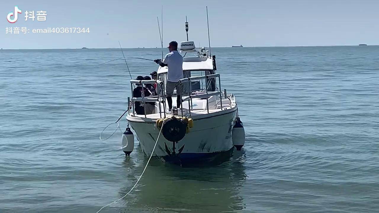 路亚钓鱼钓鱼艇海钓船钓
