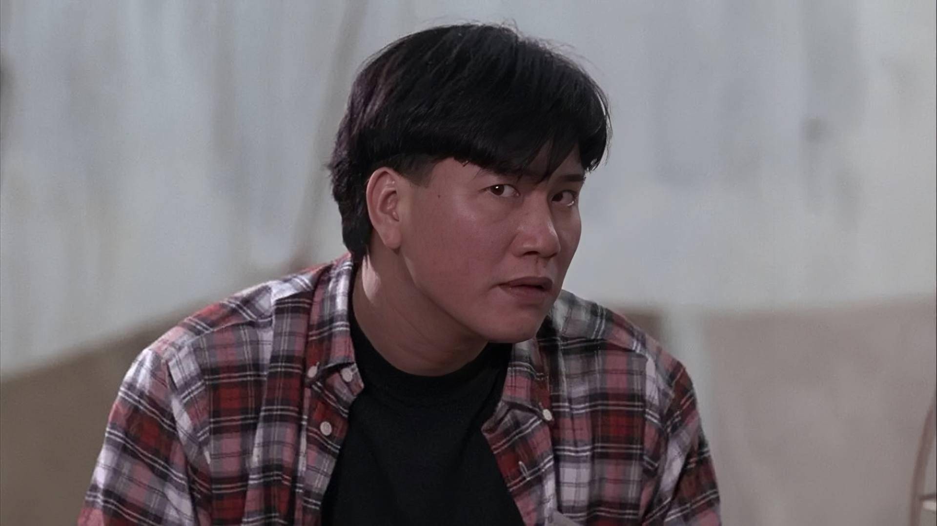 原创结婚20年万梓良与娇妻补拍婚纱照18岁儿子长相斯文打扮朴素