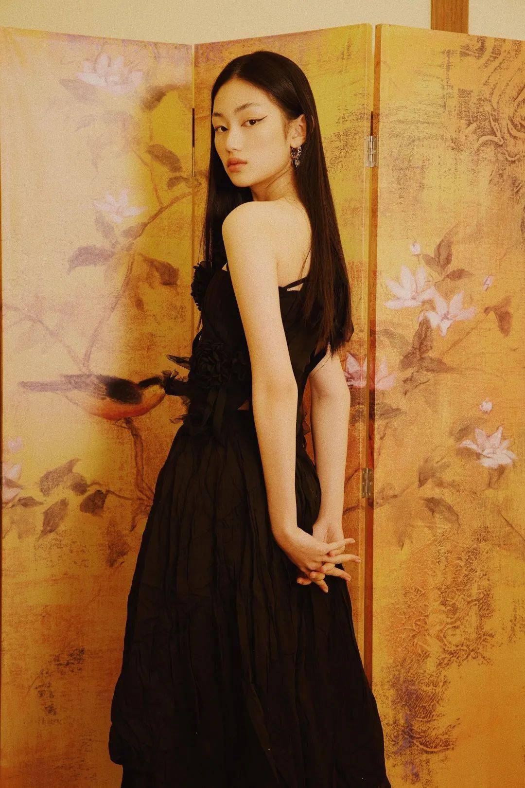 newface刘艺横空出世的dior女孩刚刚启程的时尚冒险