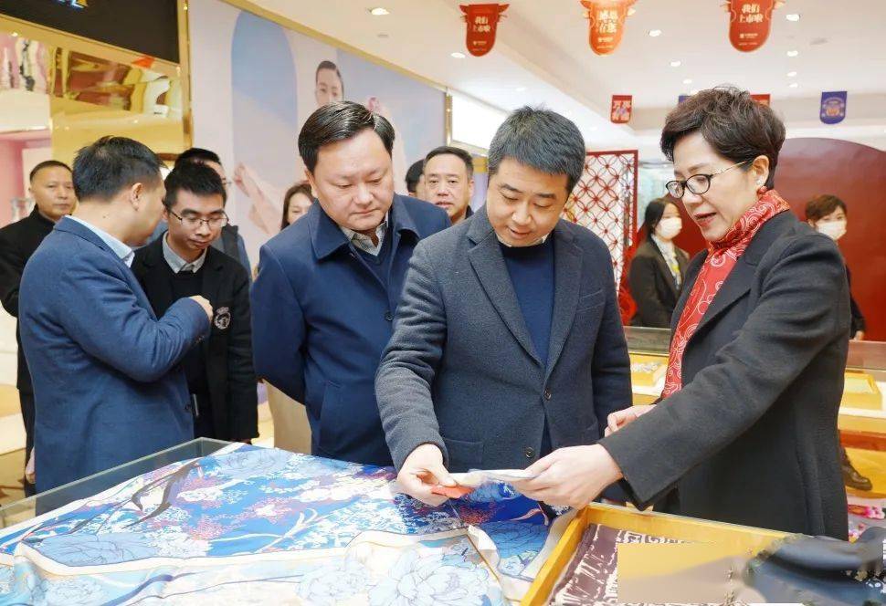2月10日,上城区委副书记,代区长惠海涛,上城区委常委,副区长何亦星