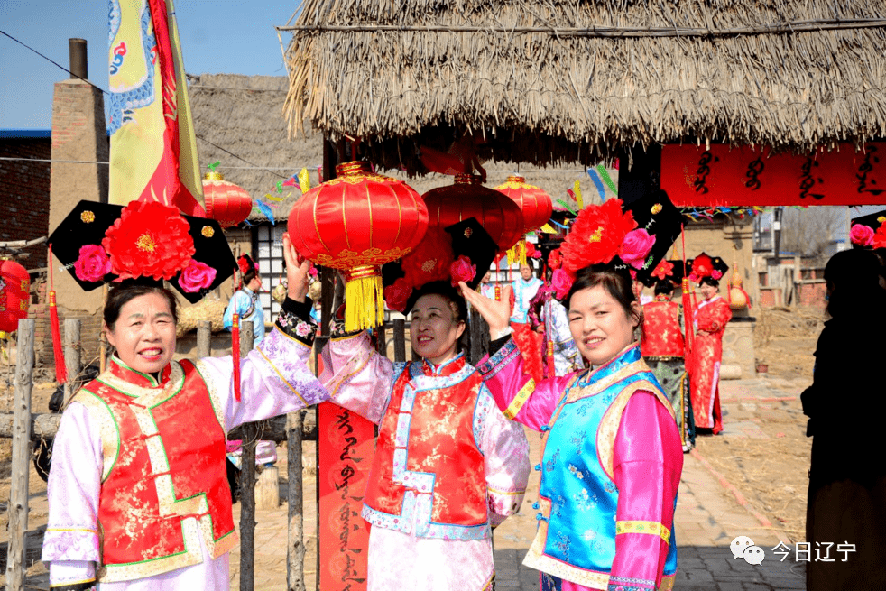 满族挂旗过年图片