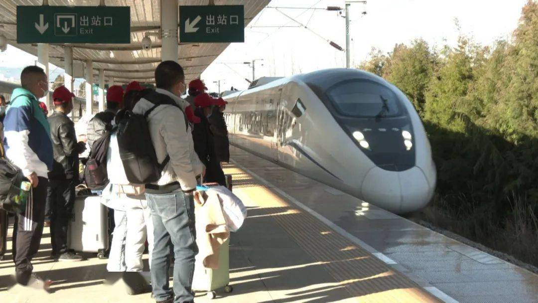 点对点一站式鹤庆为45名外出务工人员提供暖心服务