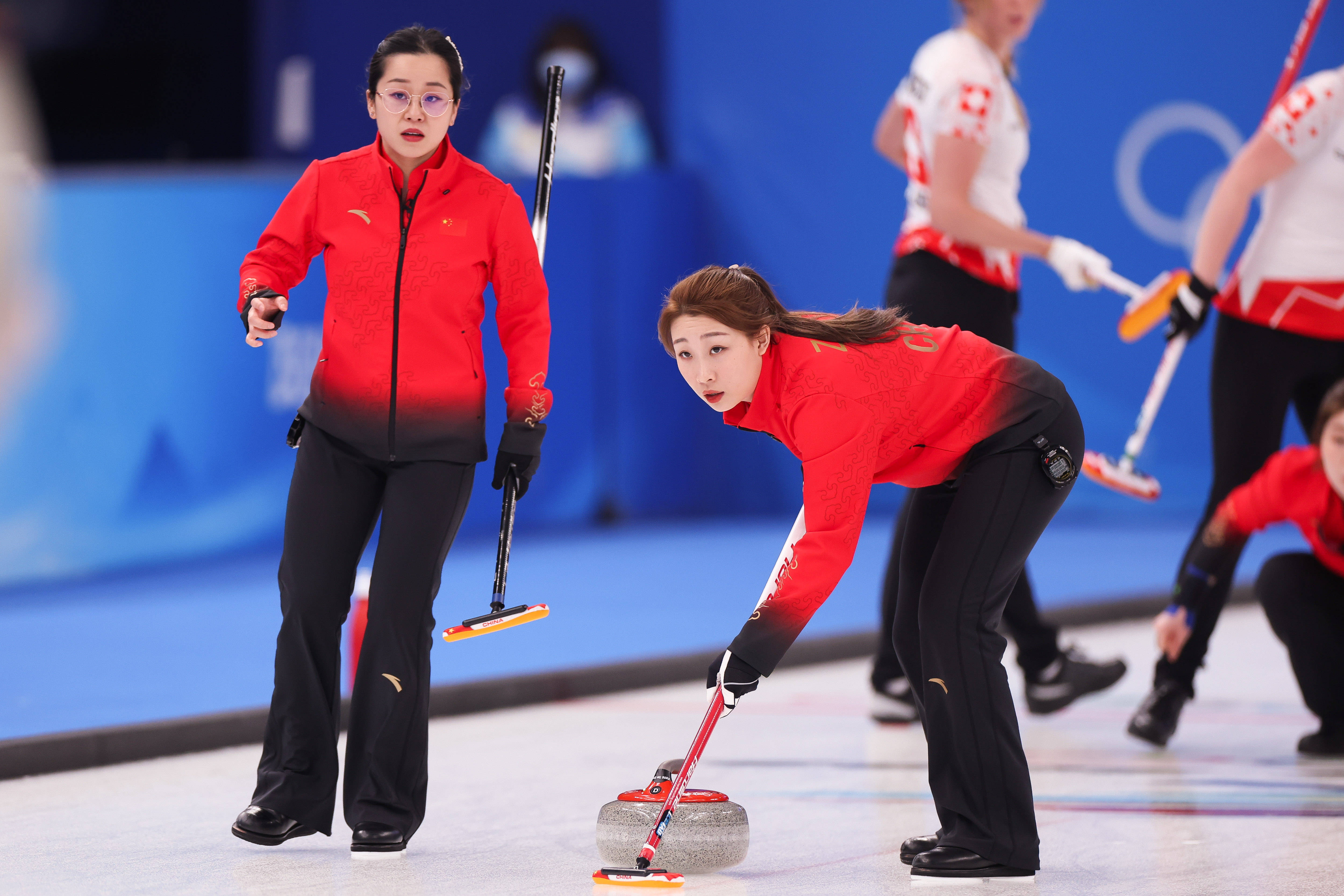 冬奥会中国队冰壶队服图片