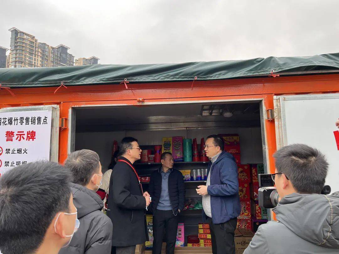 2月10日,市人大常委会组织执法检查组成员,前往音西街道,龙山街道部分