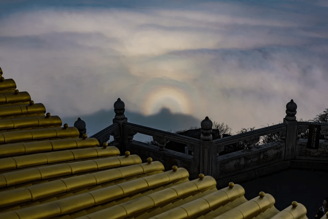 美爆了峨眉山上演佛光大片一次看个够