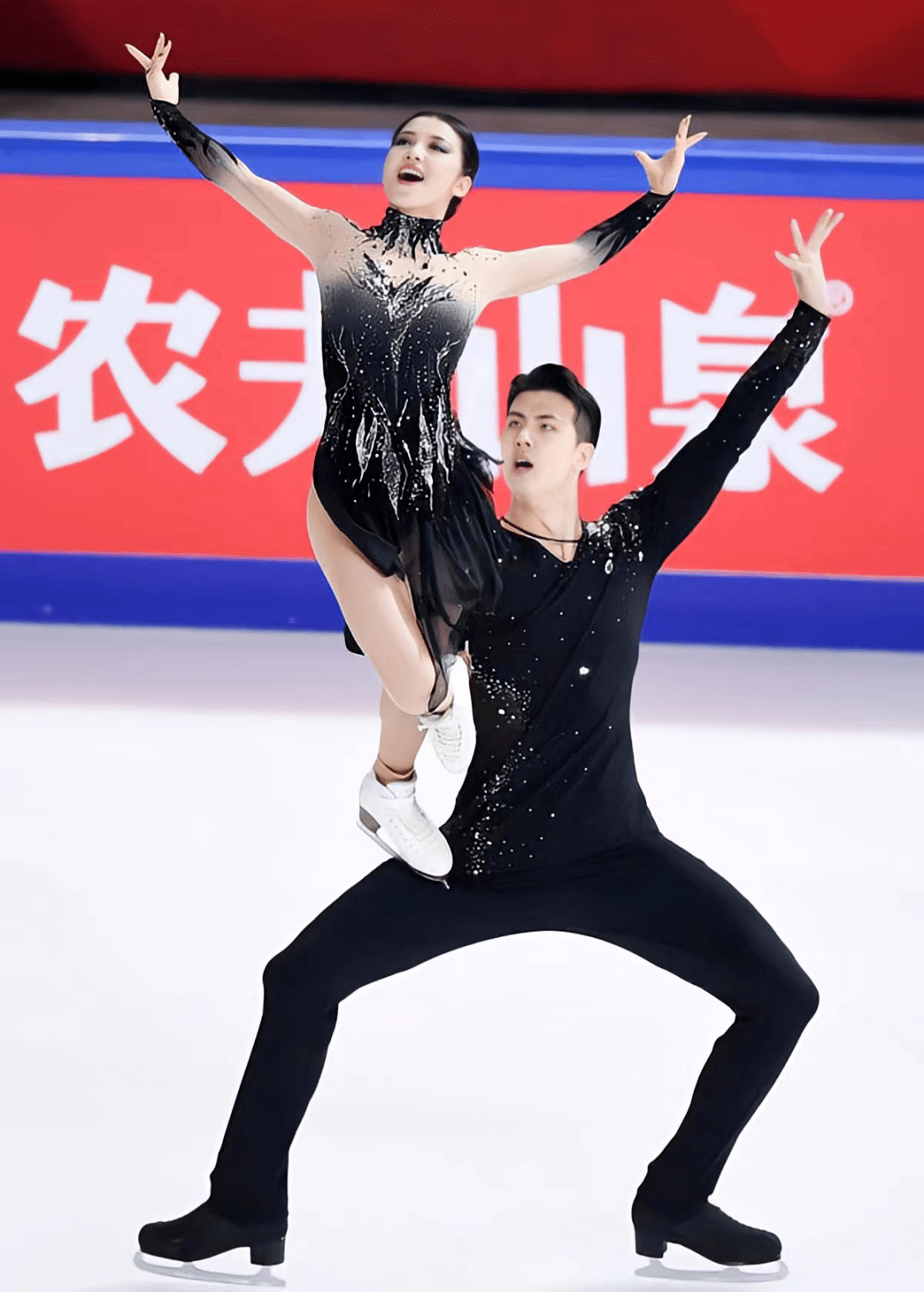 设计 羽生结弦的比赛服竟然比高定都贵？（设计手稿曝光！镶近3000颗水晶工艺）