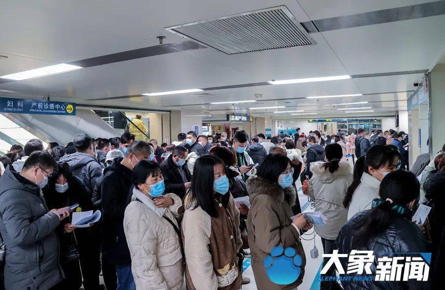 面对爆满的患者,医院是怎么应对的?