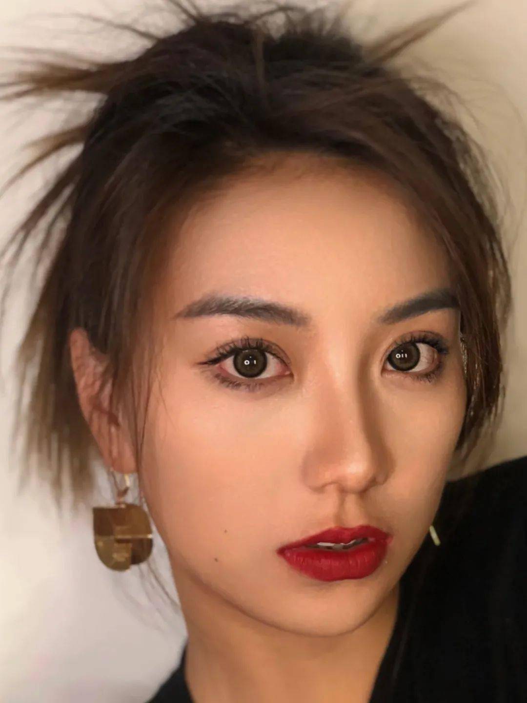 发型“换头”失败?Lisa这次真翻车了!